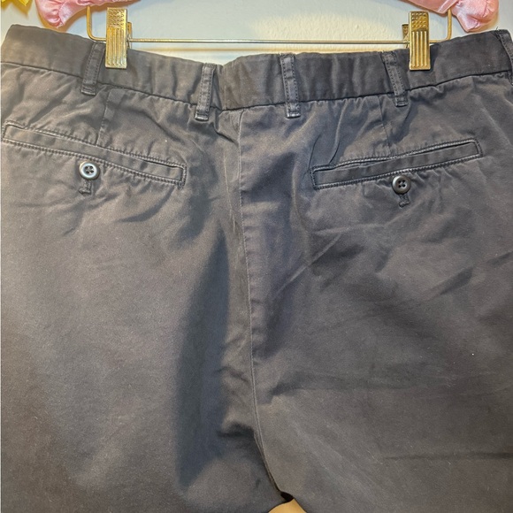 Uniqlo Black Flat Front Chino Shorts - Picture 4 of 9